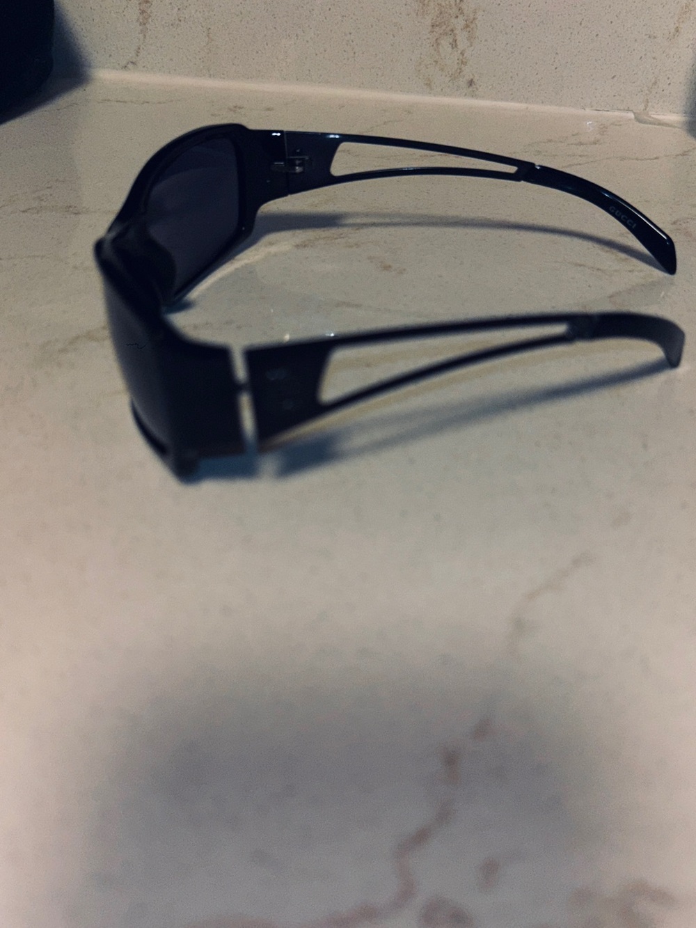 Black Gucci Oversized Rectangle Sunglasses with Cutout GG Temples - Picture 4 of 4
